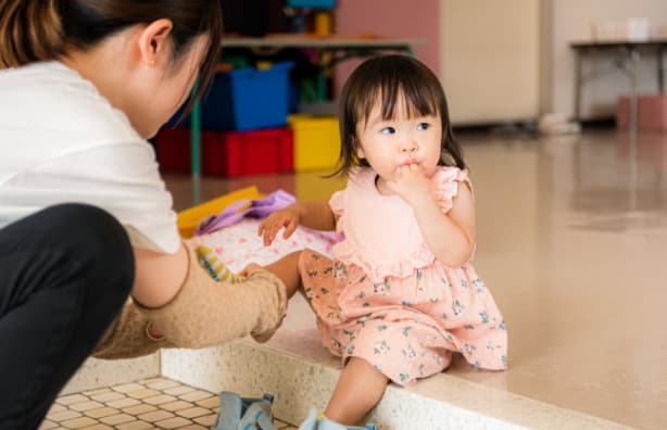 帰る準備をしている園児の様子